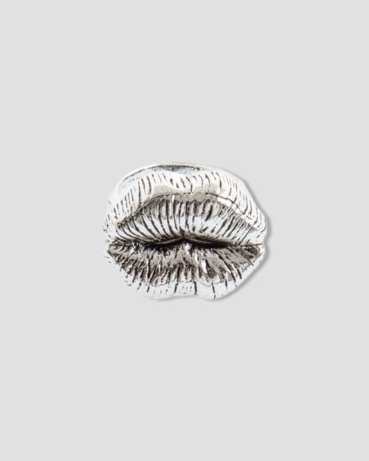 Pucker Lips Ring in Silver