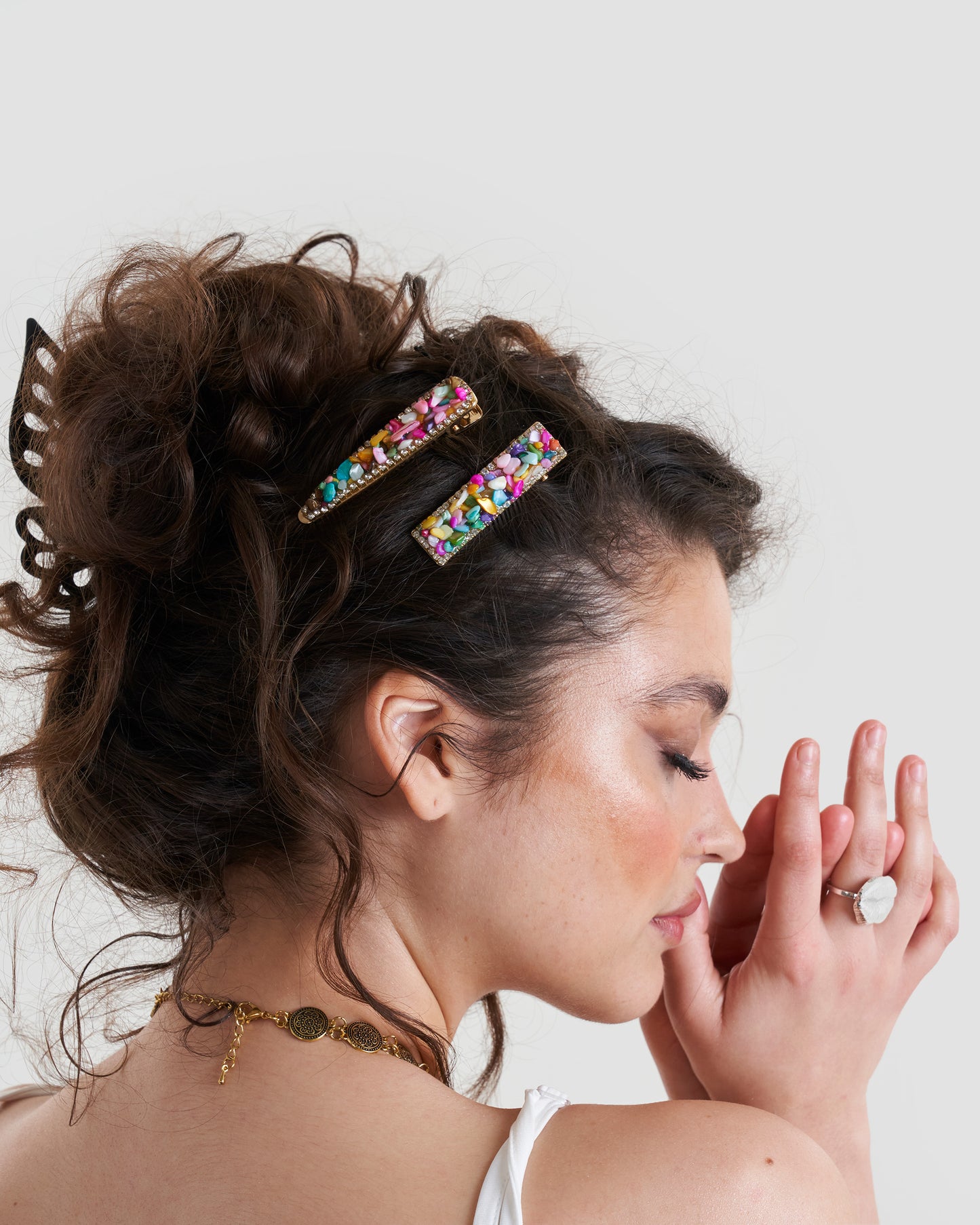 ITS Hair Clips With Multicolour Seashell Beads In Gold